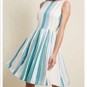 ModCloth Size 14 Plus Like New Striped Midi Dress